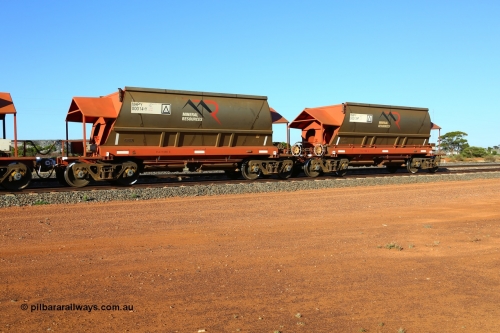 190107 0446
Parkeston, Mineral Resources Ltd MHPY type iron ore waggon married pair set MHPY 00014 and MHPY 00013 built by CSR Yangtze Co China in 2014 as a batch of 382 units, these bottom discharge hopper waggons are operated in 'married' pairs.
Keywords: MHPY-type;MHPY00014;2014/382-14;CSR-Yangtze-Rolling-Stock-Co-China;