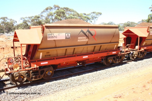 190129 4256
Binduli, on Mineral Resources Ltd loaded iron ore train service from Koolyanobbing to Esperance #3033 with MRL's MHPY type iron ore waggon MHPY 00357 built by CSR Yangtze Co China serial 2014/382-357 in 2014 as a batch of 382 units, these bottom discharge hopper waggons are operated in 'married' pairs.
Keywords: MHPY-type;MHPY00357;2014/382-357;CSR-Yangtze-Co-China;