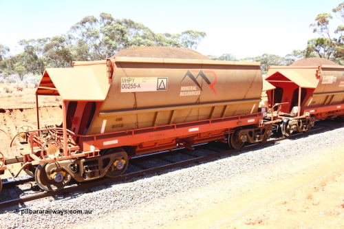 190129 4262
Binduli, on Mineral Resources Ltd loaded iron ore train service from Koolyanobbing to Esperance #3033 with MRL's MHPY type iron ore waggon MHPY 00255 built by CSR Yangtze Co China serial 2014/382-255 in 2014 as a batch of 382 units, these bottom discharge hopper waggons are operated in 'married' pairs.
Keywords: MHPY-type;MHPY00255;2014/382-255;CSR-Yangtze-Co-China;