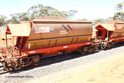 190129 4264
Binduli, on Mineral Resources Ltd loaded iron ore train service from Koolyanobbing to Esperance #3033 with MRL's MHPY type iron ore waggon MHPY 00017 built by CSR Yangtze Co China serial 2014/382-17 in 2014 as a batch of 382 units, these bottom discharge hopper waggons are operated in 'married' pairs.
Keywords: MHPY-type;MHPY00017;2014/382-17;CSR-Yangtze-Co-China;