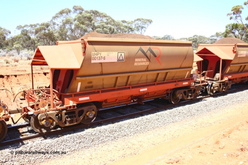 190129 4290
Binduli, on Mineral Resources Ltd loaded iron ore train service from Koolyanobbing to Esperance #3033 with MRL's MHPY type iron ore waggon MHPY 00137 built by CSR Yangtze Co China serial 2014/382-137 in 2014 as a batch of 382 units, these bottom discharge hopper waggons are operated in 'married' pairs.
Keywords: MHPY-type;MHPY00137;2014/382-137;CSR-Yangtze-Co-China;