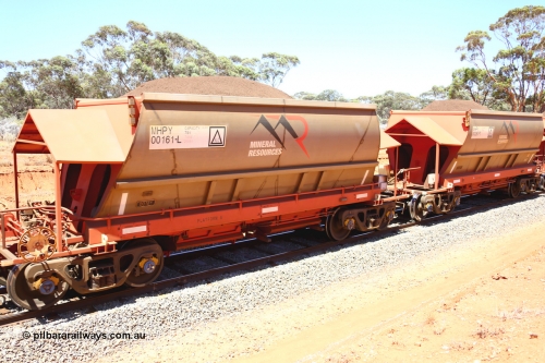 190129 4338
Binduli, on Mineral Resources Ltd loaded iron ore train service from Koolyanobbing to Esperance #3033 with MRL's MHPY type iron ore waggon MHPY 00161 built by CSR Yangtze Co China serial 2014/382-161 in 2014 as a batch of 382 units, these bottom discharge hopper waggons are operated in 'married' pairs.
Keywords: MHPY-type;MHPY00161;2014/382-161;CSR-Yangtze-Co-China;