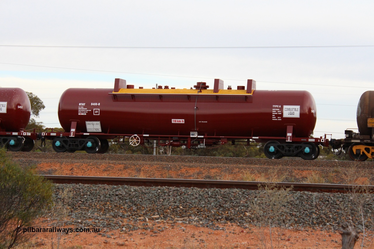 141028 IMG 3273
West Kalgoorlie, NTAY type fuel tank waggon NTAY 5455 with 62,000 litre capacity for BP. Refurbished by Gemco WA in June 2014 from ex Mobil Oil NTAF type tank waggon NTAF 5455. In BP Oil ownership. I think this is an Indeng Qld built NTAF 455 the final of seven such tanks built for Mobil of NSW in 1981. Peter Donaghy image.
Keywords: Peter-D-Image;NTAY-type;NTAY5455;NTAF-type;Indeng-Qld;NTAF455;