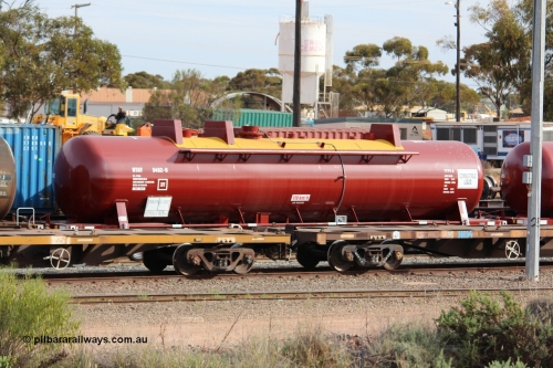 141028 IMG 3263
West Kalgoorlie, NTAY type fuel tank waggon NTAY 5452, originally built by Indeng Qld for Mobil as part of a batch of seven NTAF tanks in 1981 as NTAF 452. Refurbished by Gemco WA for BP Oil, capacity of 61000 litres. Peter Donaghy image.
Keywords: Peter-D-Image;NTAY-type;NTAY5452;Indeng-Qld;NTAF-type;NTAF452;
