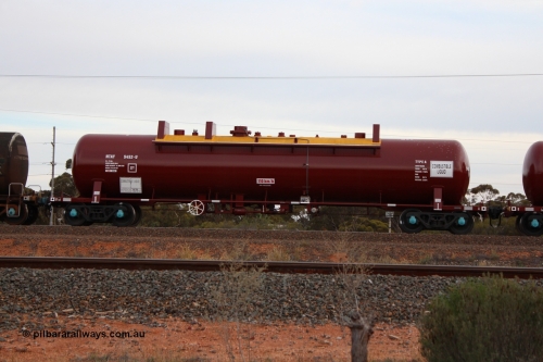 141028 IMG 3276
West Kalgoorlie, NTAY type fuel tank waggon NTAY 5452, originally built by Indeng Qld for Mobil as part of a batch of seven NTAF tanks in 1981 as NTAF 452. Refurbished by Gemco WA for BP Oil, capacity of 61000 litres. Peter Donaghy image.
Keywords: Peter-D-Image;NTAY-type;NTAY5452;Indeng-Qld;NTAF-type;NTAF452;