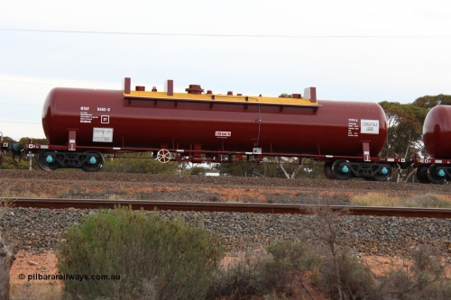 141028 IMG 3277
West Kalgoorlie, NTAY type fuel tank waggon NTAY 5452, originally built by Indeng Qld for Mobil as part of a batch of seven NTAF tanks in 1981 as NTAF 452. Refurbished by Gemco WA for BP Oil, capacity of 61000 litres. Peter Donaghy image.
Keywords: Peter-D-Image;NTAY-type;NTAY5452;Indeng-Qld;NTAF-type;NTAF452;