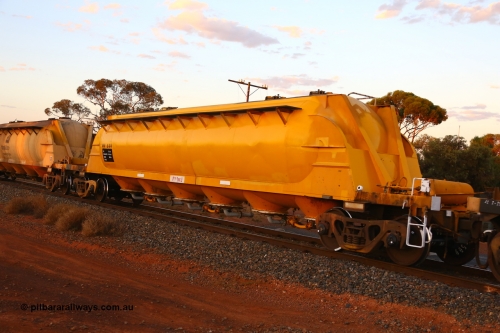 190107 0677
Kalgoorlie, WN 536, pneumatic discharge nickel concentrate waggon, one of a further ten built by WAGR Midland Workshops as WN type in 1975 for WMC, looking fresh from a repaint.
Keywords: WN-type;WN536;WAGR-Midland-WS;