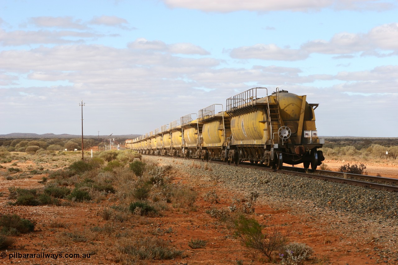 060527 4080
Leonora, WN, pneumatic discharge nickel concentrate waggon, thirty built by AE Goodwin NSW as WN type in 1970 for WMC.
Keywords: WN-type;AE-Goodwin;