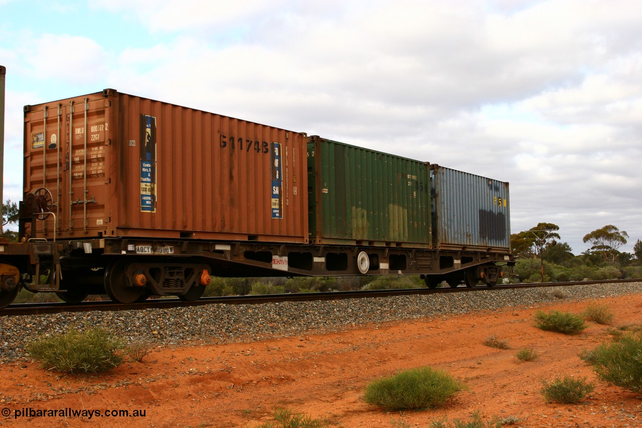 060527 4118
Scotia, AQCY 30390 container waggon, originally built by Tomlinson Steel WA as WFX type in 1970 from a batch of one hundred and sixty one waggons, recoded to WQCX type in 1980 with three 20' containers.
Keywords: AQCY-type;AQCY30390;Tomlinson-Steel-WA;WFX-type;WQCX-type;