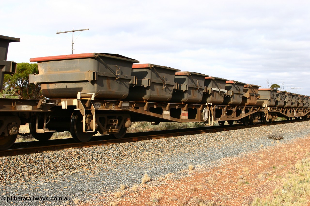 060527 4132
Scotia, AFAF 30461 flat waggon, originally built by Tomlinson Steel WA as WFX type in 1970 as the final member of one hundred and sixty one waggons, recoded to WQCX type in 1981. Seen here carrying six loaded nickel ore kibbles.
Keywords: AFAF-type;AFAF30461;Tomlinson-Steel-WA;WFX-type;WQCX-type;