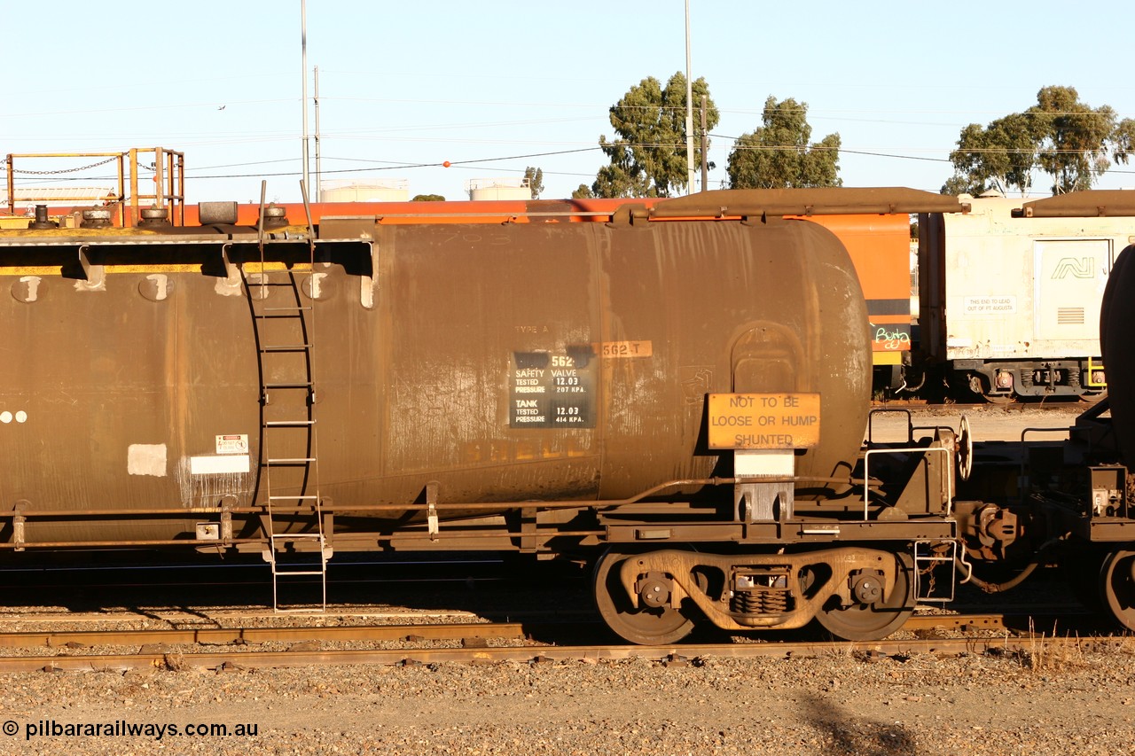 060528 4640
West Kalgoorlie, ATLF 562 tank waggon, built by WAGR Midland Workshops 1973 for Shell as type WJL 86.49 kL one compartment one dome with a capacity of 80500 litres, fitted with type F InterLock couplers.
Keywords: ATLF-type;ATLF562;WAGR-Midland-WS;WJL-type;
