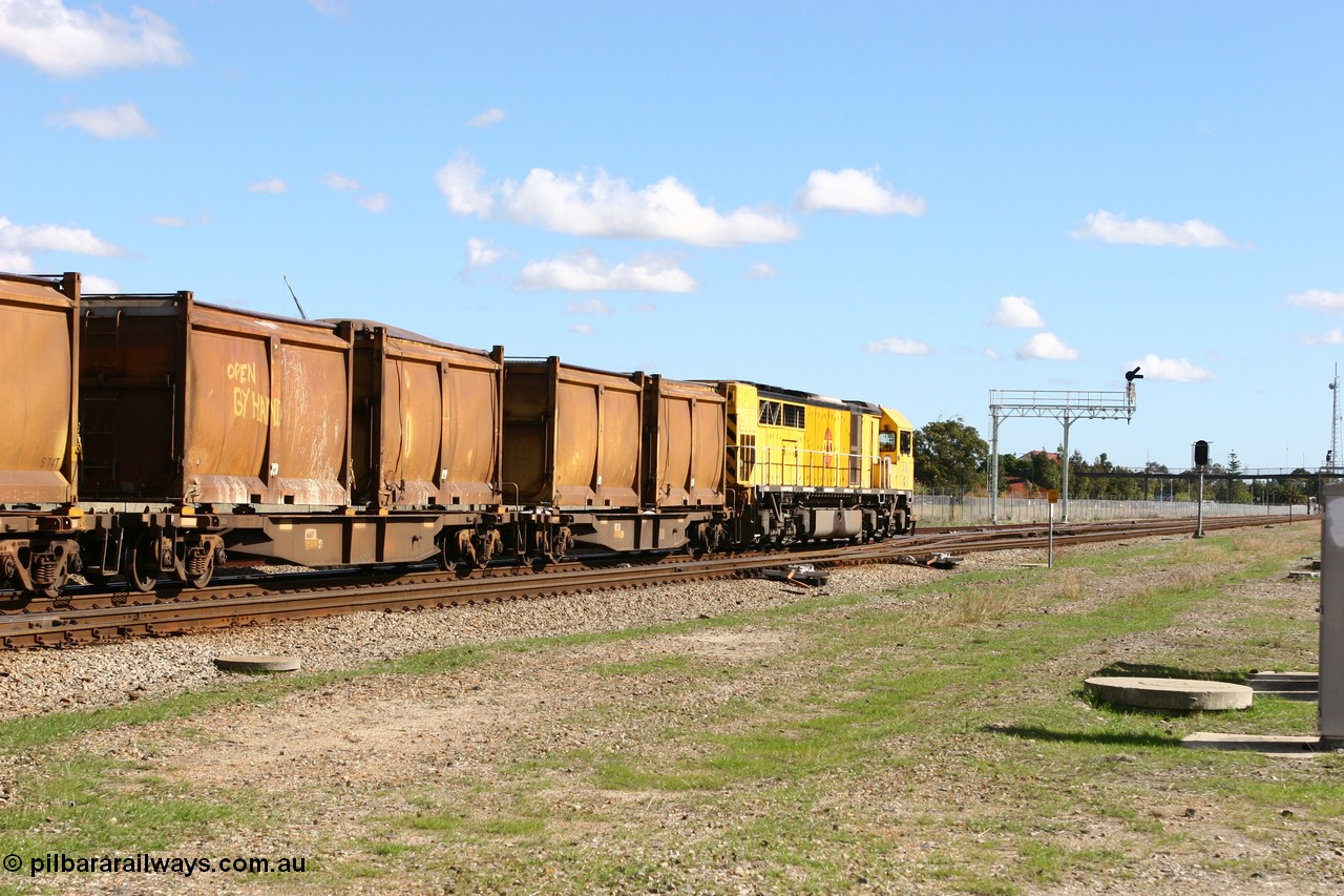 060602 5164
Midland, AQNY 32169 and 32172 are two of sixty two waggons built by Goninan WA in 1998 as WQN type for Murrin Murrin container traffic, on an empty up Malcolm freighter with empty sulphur bins.
Keywords: AQNY-type;AQNY32169;Goninan-WA;WQN-type;