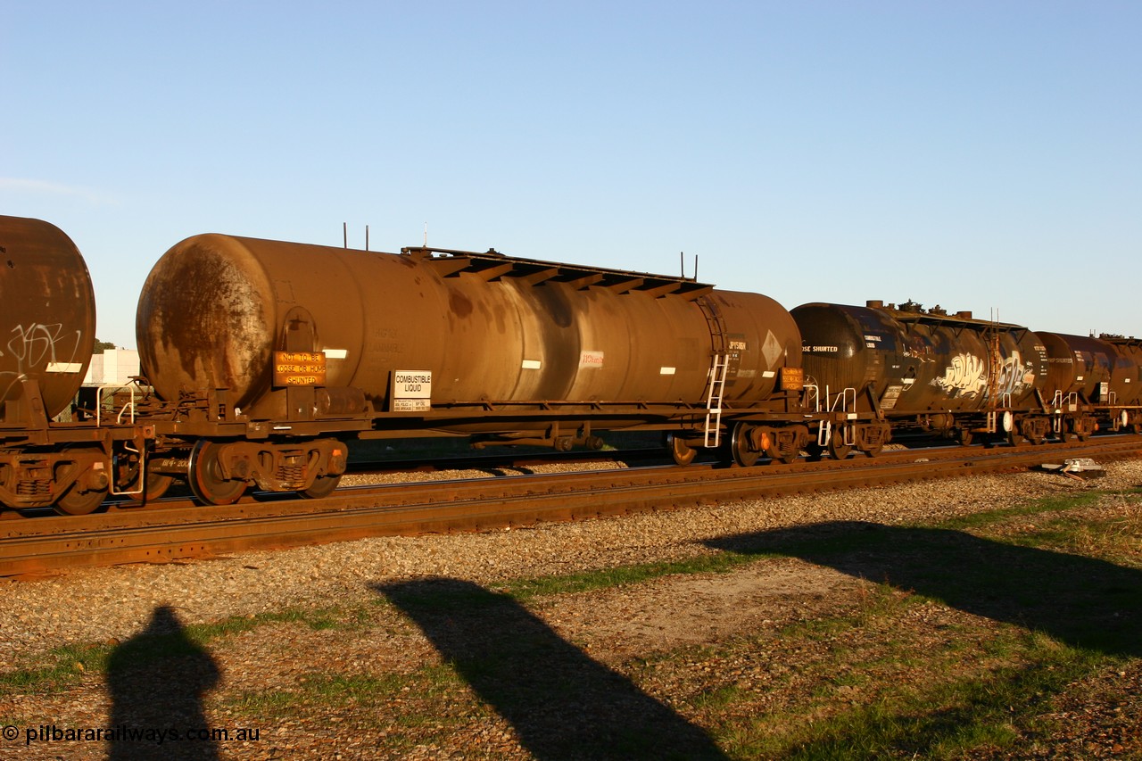 060603 5260 WJPY585N
Midland, WJPY 585 fuel tank waggon built by WAGR Midland Workshops in 1976 with 586 for Mobil and coded WJP type, sold to BP Oil in 1985, 80,000 litres one compartment one dome.
Keywords: WJPY-type;WJPY585;WAGR-Midland-WS;WJP-type;