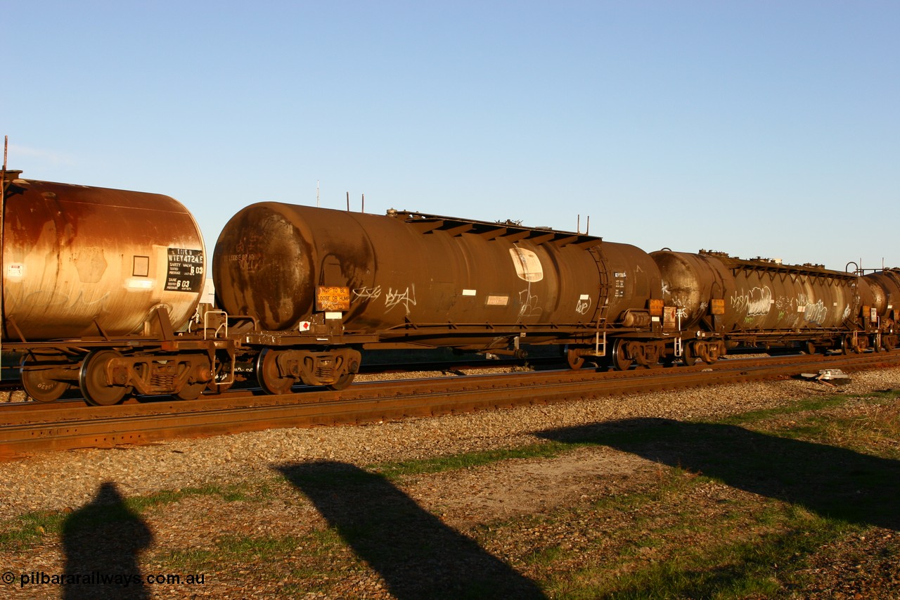 060603 5265 ATPY591G
Midland, ATPY 591 fuel tank waggon built by WAGR Midland Workshops in 1976 as one of four WJP type for AMPOL, capacity of 80500 litres, here in BP Oil service.
Keywords: ATPY-type;ATPY591;WAGR-Midland-WS;WJP-type;WJPY-type;