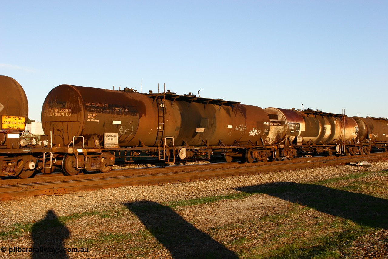 060603 5267 WTDY4620E
Midland, WTDY 4620 fuel tank waggon, originally an NTAF type tanker, coded WTDY when arrived in WA, in BP service.
Keywords: WTDY-type;WTDY4620;NTAF-type;