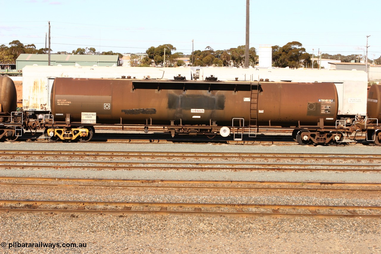 070529 9405
West Kalgoorlie, diesel fuel tanker ATDY 4619, ex NSW NTAF AMPOL tank, now in service with BP Oil, capacity of 67000 litres.
Keywords: ATDY-type;ATDY4619;NTAF-type;WTDY-type;