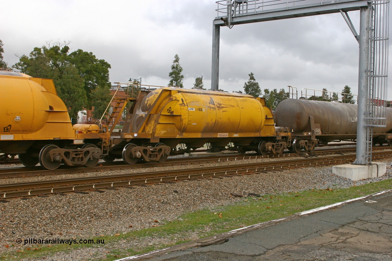 070608 0089
Midland, APNY 31163, one of four built by Westrail Midland Workshops in 1978 as WNA type pneumatic discharge nickel concentrate waggon, WAGR built and owned copies of the AE Goodwin built WN waggons for WMC.
Keywords: APNY-type;APNY31163;Westrail-Midland-WS;WNA-type;
