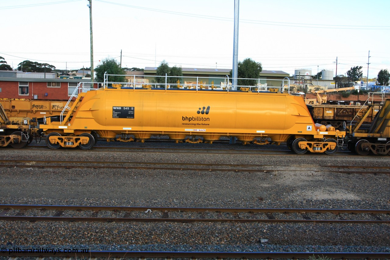 100601 8440
West Kalgoorlie, WNB 541, pneumatic discharge nickel concentrate waggon, leader of six units built by Bluebird Rail Services SA in 2010 for BHP Billiton.
Keywords: WNB-type;WNB541;Bluebird-Rail-Operations-SA;