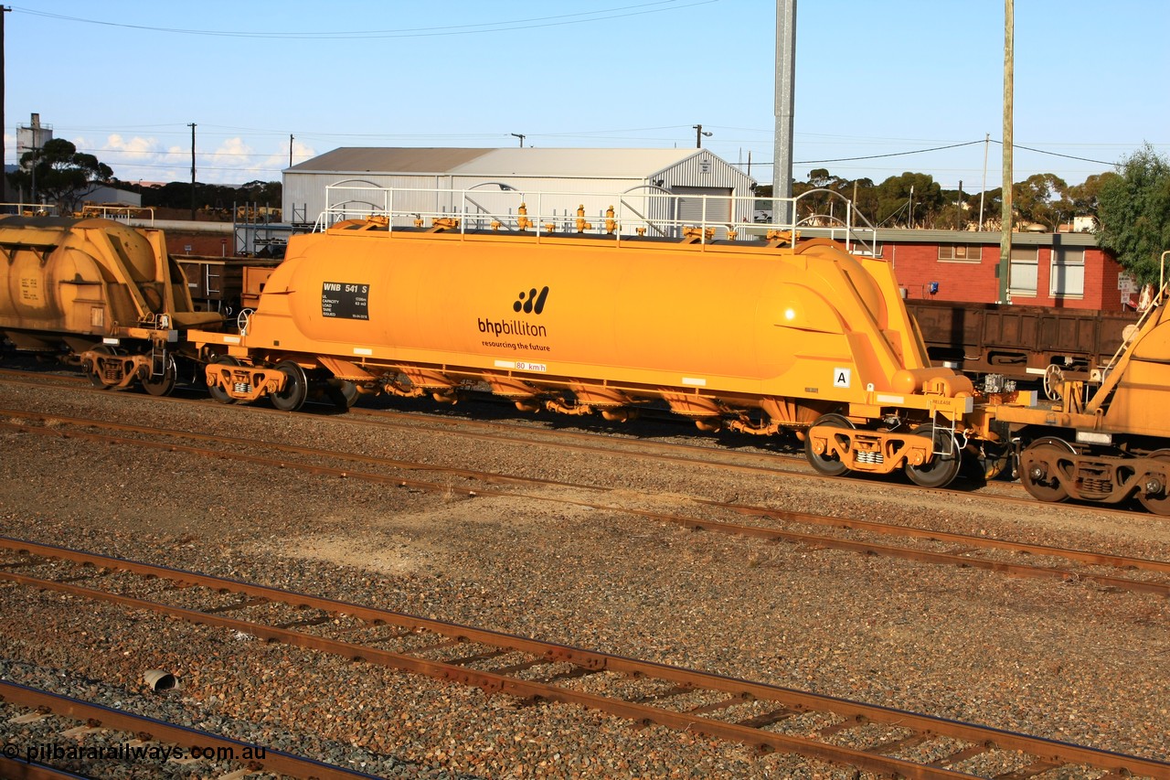 100601 8441
West Kalgoorlie, WNB 541, pneumatic discharge nickel concentrate waggon, leader of six units built by Bluebird Rail Services SA in 2010 for BHP Billiton.
Keywords: WNB-type;WNB541;Bluebird-Rail-Operations-SA;