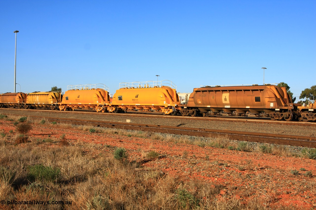 100601 8470
West Kalgoorlie, pneumatic discharge nickel concentrate waggons WN 540, WNB 543 and 542, WN 502 and WN 519. Examples from three different builds and three manufacturers.
Keywords: WN-type;WN540;WAGR-Midland-WS;