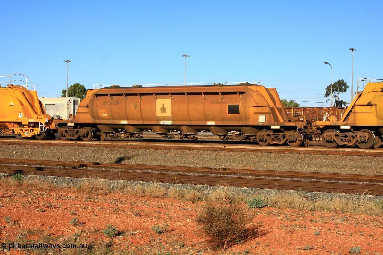 100601 8472
West Kalgoorlie, WN 540, pneumatic discharge nickel concentrate waggon, final of a further ten units built by WAGR Midland Workshops as WN type in 1975 for WMC.
Keywords: WN-type;WN540;WAGR-Midland-WS;