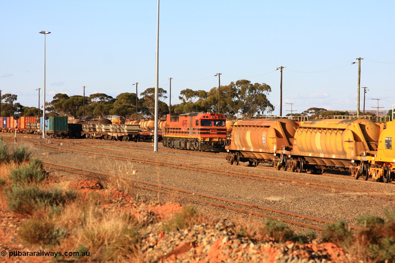 100601 8486
West Kalgoorlie, WN 539 and WN 522, pneumatic discharge nickel concentrate waggon, 522 from the first order of thirty units in 1970 by AE Goodwin NSW and 539 from the second order of ten units in 1975 by WAGR Midland Workshops.
Keywords: WN-type;WN539;WAGR-Midland-WS;