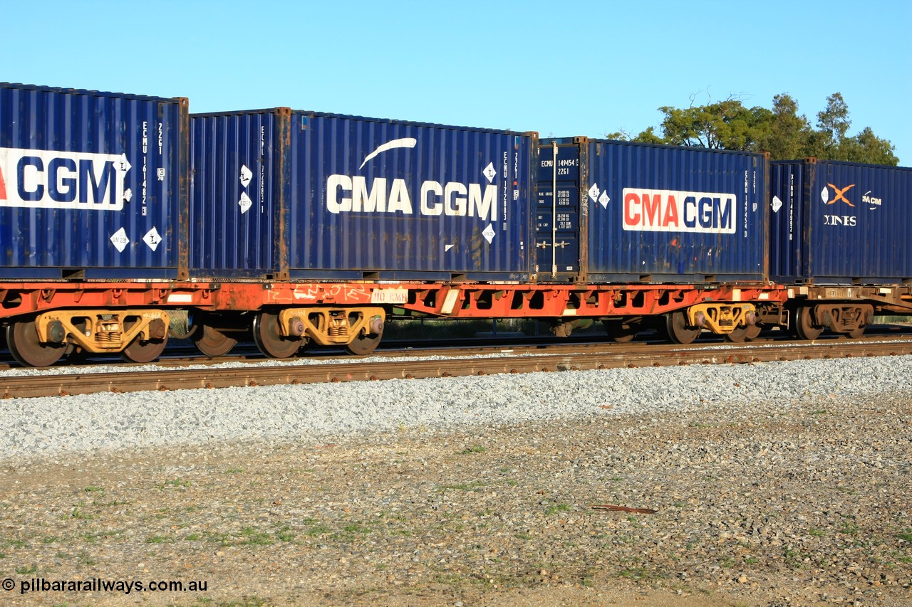 100609 09967
Midland, AQRY 1009 two-pack platform B loaded with two 20' CMA CGM 22G1 type containers carrying lead, ECMU 172883 and ECMU 149454. The AQRY are a bar-coupled pair and were used for rail transport as the AFRF type on the Darwin line and are originally former ANR-CR waggons.
Keywords: AQRY-type;AQRY1009;AFRF-type;