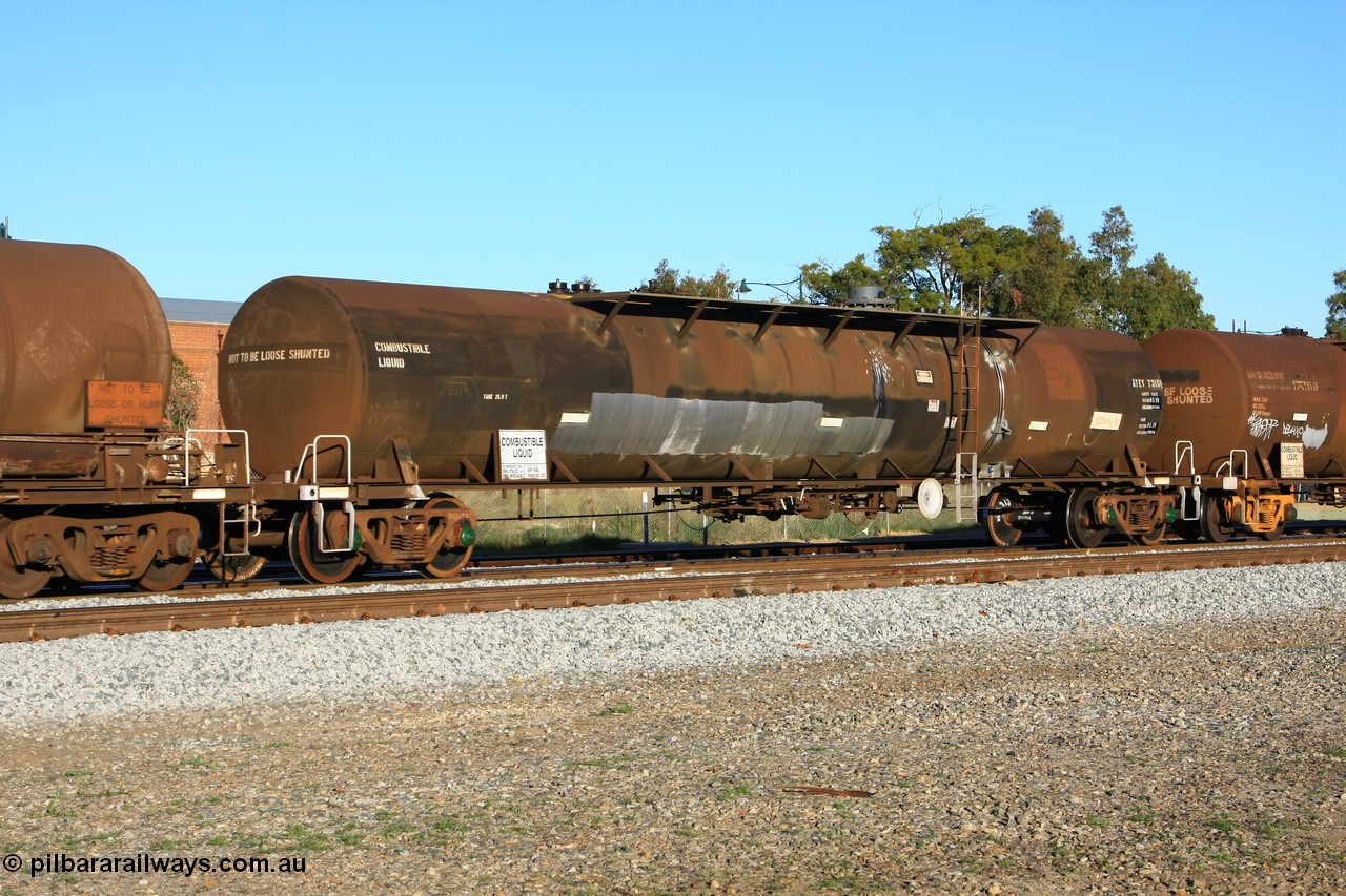 100609 10005
Midland, ATEY 7310 fuel tank waggon, originally an NTAF type tanker, coded WTEY when arrived in WA, in BP service.
Keywords: ATEY-type;ATEY7310;NTAF-type;WTEY-type;