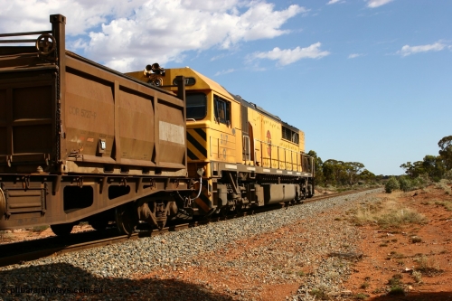 060117 2710
Bardoc, Q 317 leads the loaded Malcolm freighter train 2029 with an AQCY type container waggon with nickel residue container COR 5727. The AQCY type waggons were built by WAGR Midland Workshops as WFX type between 1969 and 1974.
Keywords: AQCY-type;WAGR-Midland-WS;WFX-type;WQCX-type;WAGR-Midland-WS;