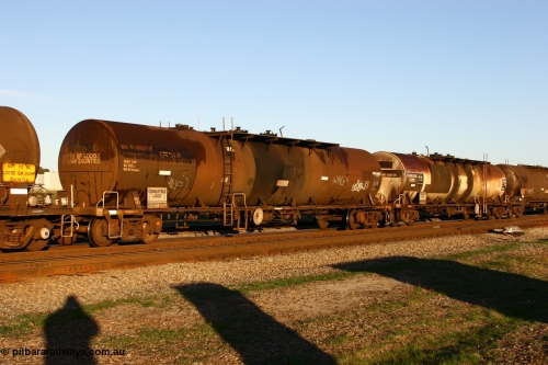 060603 5267 WTDY4620E
Midland, WTDY 4620 fuel tank waggon, originally an NTAF type tanker, coded WTDY when arrived in WA, in BP service.
Keywords: WTDY-type;WTDY4620;NTAF-type;