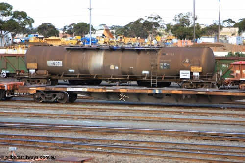 100601 8426
West Kalgoorlie, ATPF 607 fuel tank waggon, built by Westrail Midland Workshops 1982 for Shell as WJP type, 80.66 kL one compartment one dome, fitted with type F InterLock couplers.
Keywords: ATPF-type;ATPF607;Westrail-Midland-WS;WJP-type;