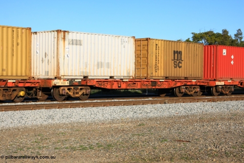 100609 09974
Midland, AQRY 1021 two-pack platform A loaded with two 20' Gateway and Mediterranean Shipping 22G1 type containers containing lead, GATU 021061 and MSCU 308728. The AQRY are a bar-coupled pair and were used for rail transport as the AFRF type on the Darwin line and are originally former ANR-CR waggons.
Keywords: AQRY-type;AQRY1021;AFRF-type;