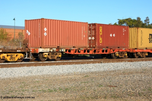 100609 09976
Midland, AQRY 1023 two-pack platform A loaded with two 20' Triton and Gold 22G1 type containers containing lead, TRLU 882054 and GLDU 374161. The AQRY are a bar-coupled pair and were used for rail transport as the AFRF type on the Darwin line and are originally former ANR-CR waggons.
Keywords: AQRY-type;AQRY1023;AFRF-type;