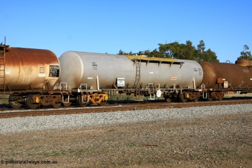 100609 10008
Midland, ATEY 4068 diesel fuel tank waggon, former NTAF in service for BP Oil, former AMPOL tank.
Keywords: ATEY-type;ATEY4068;NTAF-type;WTEY-type;