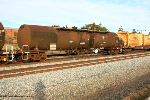 100611 0365
Midland, ATEY 7314, ex NSW NTAF fuel tank, probably AMPOL vintage, here is service for BP Oil. Was coded WTEY when came to WA.
Keywords: ATEY-type;ATEY7314;NTAF-type;WTEY-type;