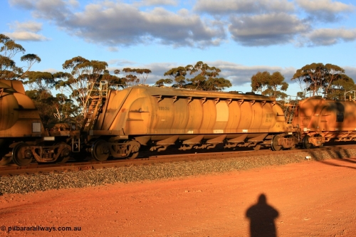 100731 3199
Binduli, WN 536, pneumatic discharge nickel concentrate waggon, one of a further ten built by WAGR Midland Workshops as WN type in 1975 for WMC
Keywords: WN-type;WN536;WAGR-Midland-WS;
