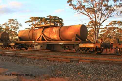 100731 3231
Binduli, AQHY 30037 with sulphuric acid tank CSA 0060, originally built by the WAGR Midland Workshops in 1964/66 at WF type flat waggons, then following several codes and modifications in 1997 seventy five were converted to WQH to carry CSA sulphuric acid tanks between Hampton/Kalgoorlie and Perth/Kwinana.
Keywords: AQHY-type;AQHY30037;WAGR-Midland-WS;WF-type;WMA-type;WFDY-type;WFDF-type;RFDF-type;WQH-type;