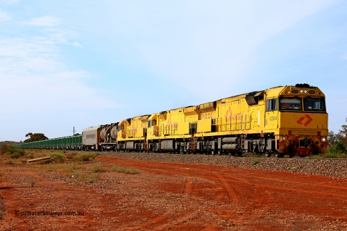 231020 8139
Parkeston, Aurizon's mineral sand service 4UP1 arrives behind ACD 6049, 6025 and ACD 6048 with 114 waggons for 9296 tonnes and 1600 metres. 20th of October 2023.
