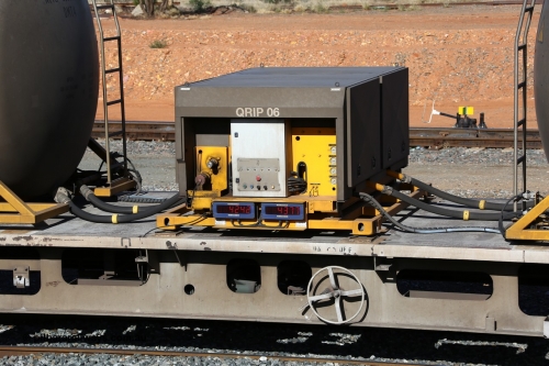 160525 4948
West Kalgoorlie, Aurizon intermodal train 2MP1. Inline fuelling waggon QQFY 4271, the Liquip International refuelling unit, runs off the standard locomotive voltage of 72 Volts DC.
Keywords: QQFY-type;QQFY4271;Perry-Engineering-SA;RMX-type;AQMX-type;AQMY-type;RQMY-type;