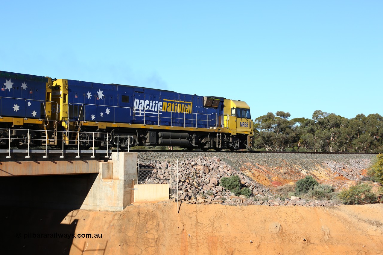 160522 2056
Binduli, 5MP2 steel train to Perth, lead locomotive Goninan built GE model Cv40-9i NR class NR 68 serial 7250-12/96-270 in current owners corporate livery.
Keywords: NR-class;NR68;Goninan;GE;Cv40-9i;7250-12/96-270;