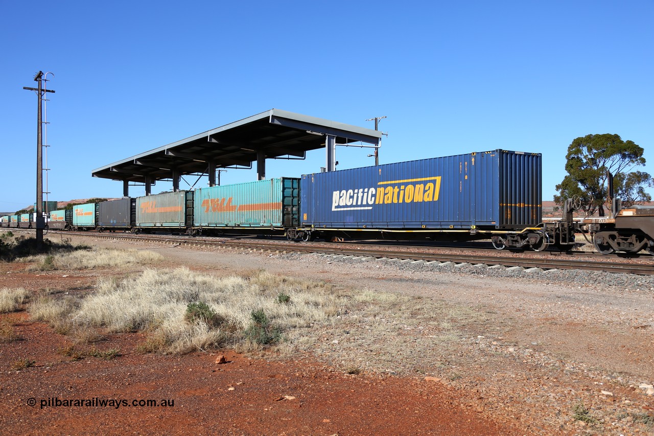 160522 2133
Parkeston, 6MP4 intermodal train, 5-pack low profile skel waggon set RRYY 52, the last of 52 such waggons built by Bradken at Braemar NSW in 2004-05, loaded with 48' containers looking from platform 5.
Keywords: RRYY-type;RRYY52;Williams-Worley;Bradken-NSW;