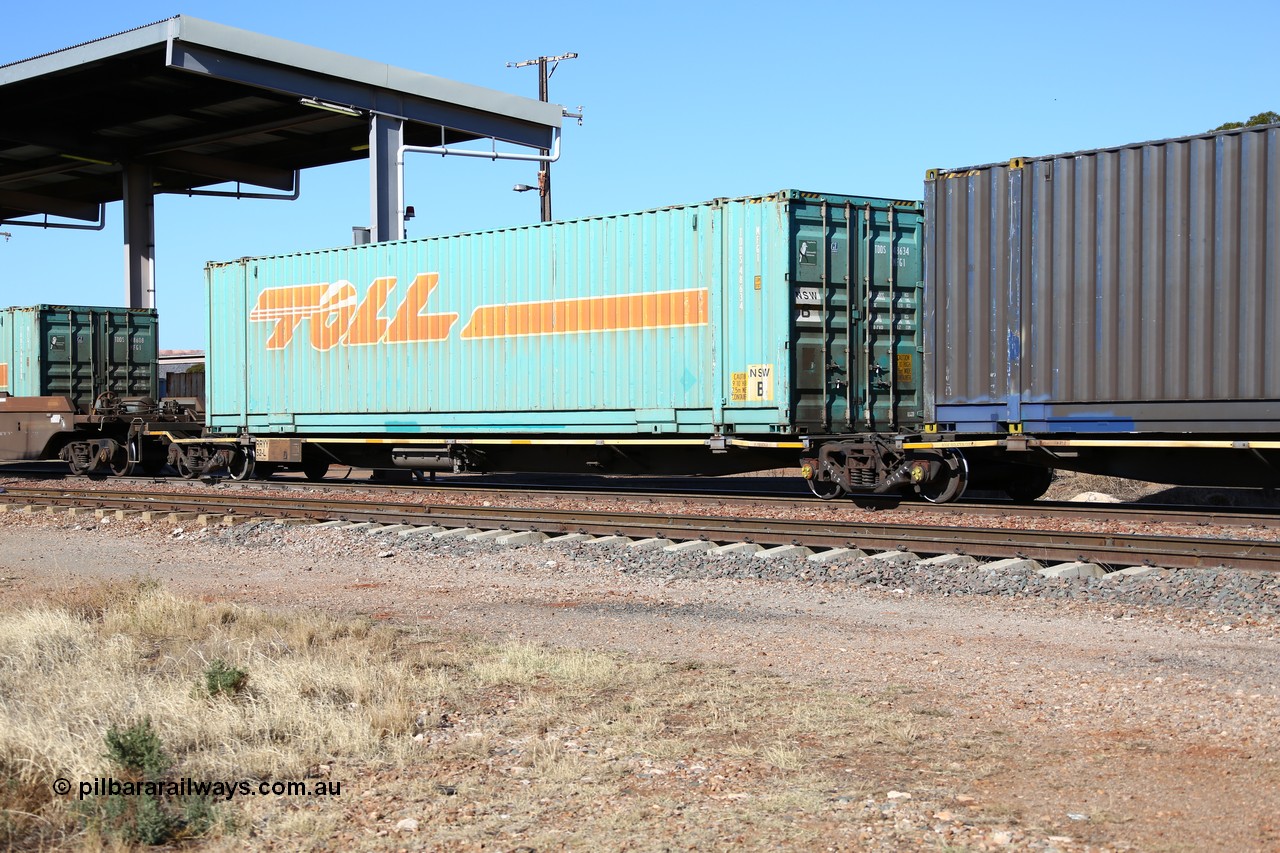 160522 2134
Parkeston, 6MP4 intermodal train, 5-pack low profile skel waggon set RRYY 52, the last of 52 such waggons built by Bradken at Braemar NSW in 2004-05, platform 1 of 5 loaded with Toll 48' container TDDS 48634.
Keywords: RRYY-type;RRYY52;Williams-Worley;Bradken-NSW;