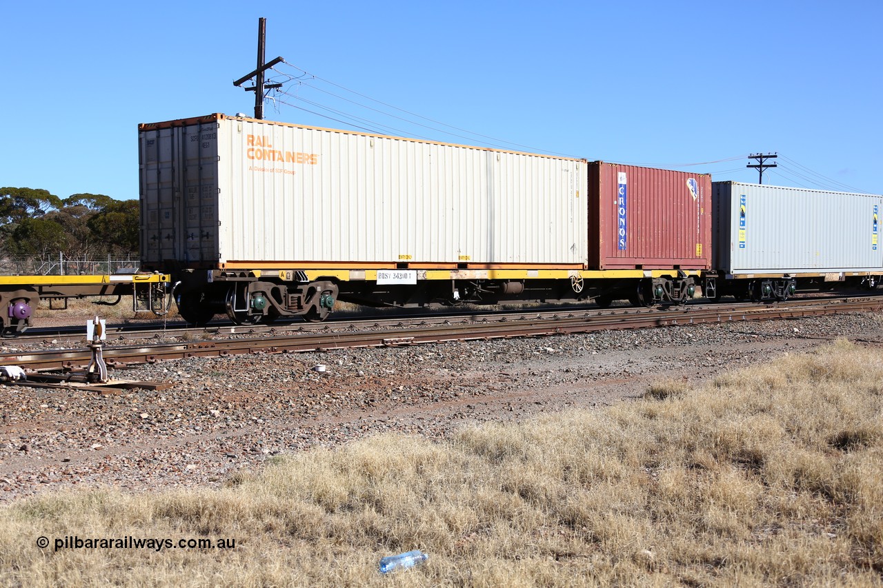 160522 2155
Parkeston, 6MP4 intermodal train, RQSY 34390 container waggon with a Cronos CPC 20' container CRXU 079476 and SCF Rail Containers 40' SCFU 412081.
Keywords: RQSY-type;RQSY34390;Goninan-NSW;OCY-type;