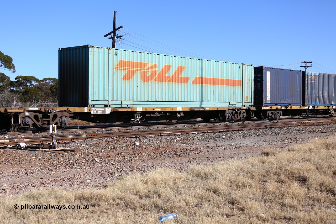 160522 2165
Parkeston, 6MP4 intermodal train, RQGY 14996 container waggon with a Toll 48' container TDDS 486120.
Keywords: RQGY-type;RQGY14996;Tulloch-Ltd-NSW;OCY-type;