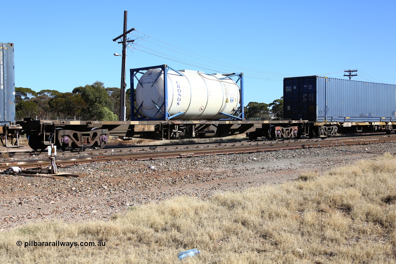 160522 2168
Parkeston, 6MP4 intermodal train, NQKY 34644 container waggon with a Cronos tanktainer CRXU 864685.
Keywords: NQKY-type;NQKY34644;EPT-NSW;CDY-type;NOCY-type;