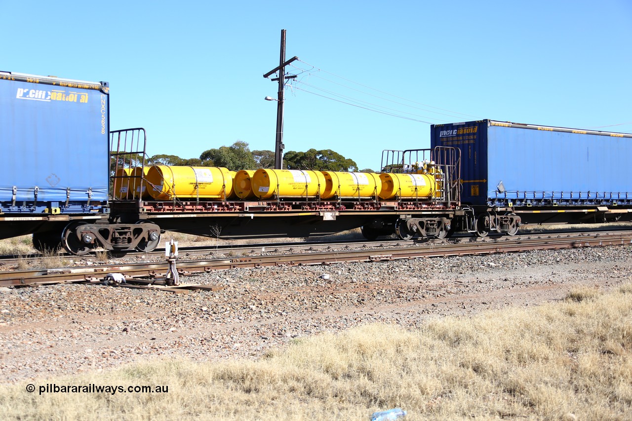 160522 2180
Parkeston, 6MP4 intermodal train, RRAY 7232 platform 5 of 5-pack articulated skel waggon set, 1 of 100 built by ABB Engineering NSW 1996-2000, 40' flatrack with chlorine gas cylinders.
Keywords: RRAY-type;RRAY7232;ABB-Engineering-NSW;