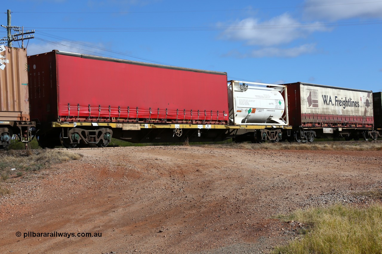 160522 2359
Parkeston, 7MP7 priority service train, RQGY 14944 container waggon, 20' Air Liquide WA tanktainer AFLU 100128 and 40' red curtainsider IS#U 41030.
Keywords: RQGY-type;RQGY14944;Comeng-NSW;OCY-type;NQOY-type;