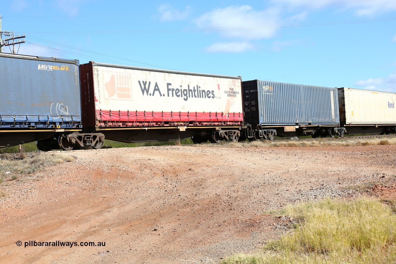 160522 2430
Parkeston, 7MP7 priority service train, RRAY 7166 platform 5 of 5-pack articulated skel waggon set, 1 of 100 built by ABB Engineering NSW 1996-2000, 40' deck with W.A.. Freightlines 40' curtainsider WAFL 491015.
Keywords: RRAY-type;RRAY7166;ABB-Engineering-NSW;