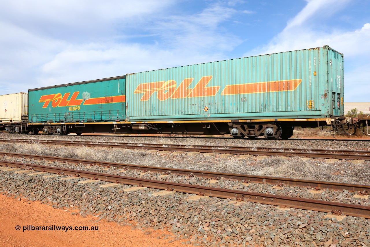 160523 3010
Parkeston, 7SP3 intermodal train, RPQW 60069 jumbo container waggon, built by the Victorian Railways Bendigo Workshops in April 1984 as the 80' VQDW type container waggon. Leased to SRANSW from 1986 as NQMW before RPQW in 1995. Loaded with two Toll 40' containers, a 4FG1 type TOLH 910222 and a 40' curtainsider 3NW 860.
Keywords: RPQW-type;RPQW60069;Victorian-Railways-Bendigo-WA;VQDW-type;NQMW-type;