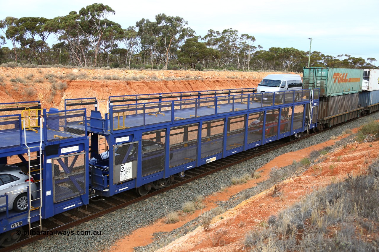 160524 3745
West Kalgoorlie, 2PM6 intermodal train, double deck automobile waggon RMOY 01001, type leader of thirteen built by Qiqihar Rollingstock Works China in 2014 for Pacific National.
Keywords: RMOY-type;RMOY01001;Qiqihar-Rollingstock-Works-China;